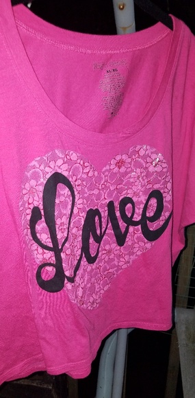 3 for $20. Pink "Love" Crop top - Picture 2 of 3